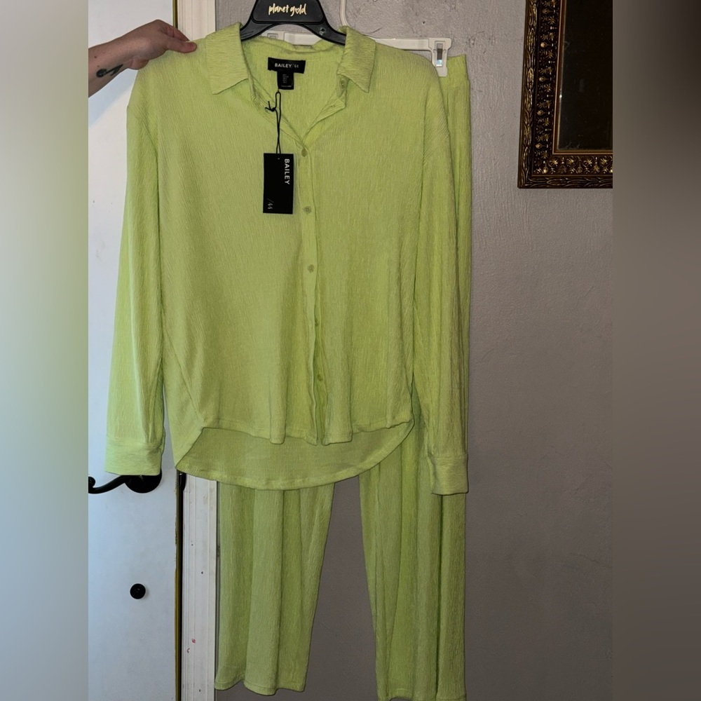 Bailey/44 matching lime green set